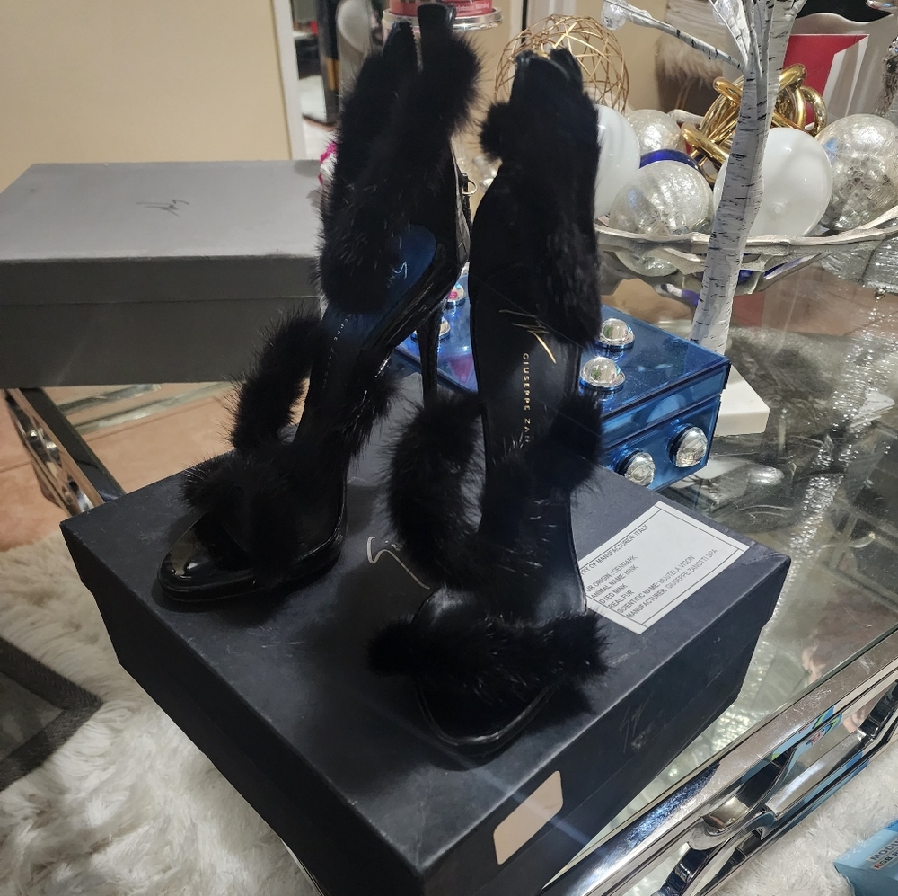 GIUESPPE HEELS WITH MINK FUR